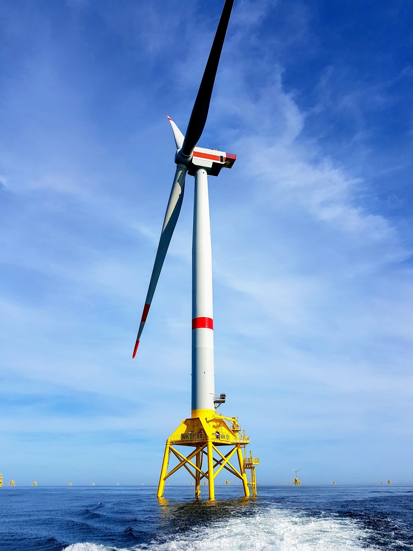 Offshore wind turbine on jacket foundation